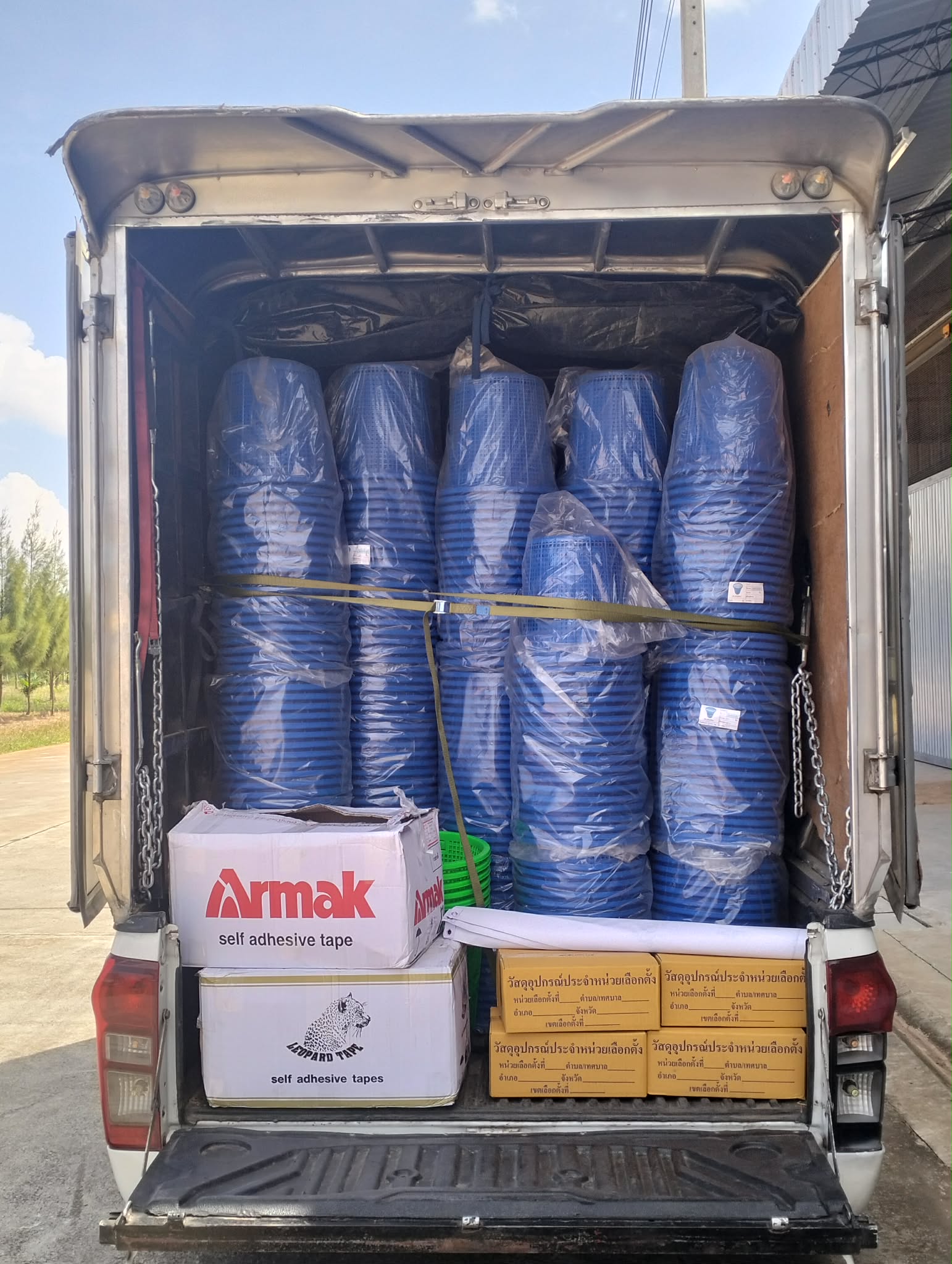 ส่งอุปกรณ์เลือกตั้ง